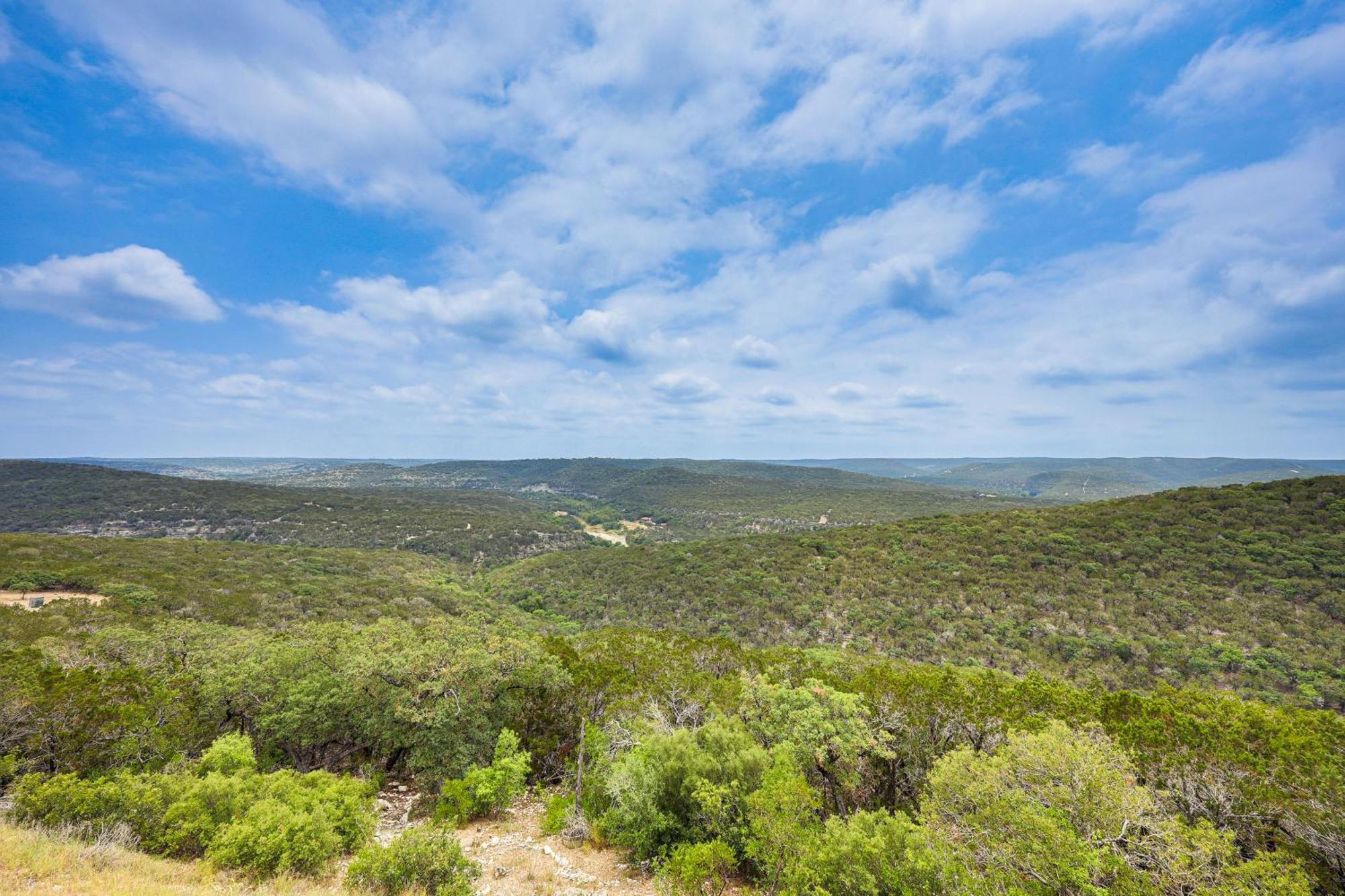 Scenic Leakey Vacation Rental With Private Patio! Eksteriør billede